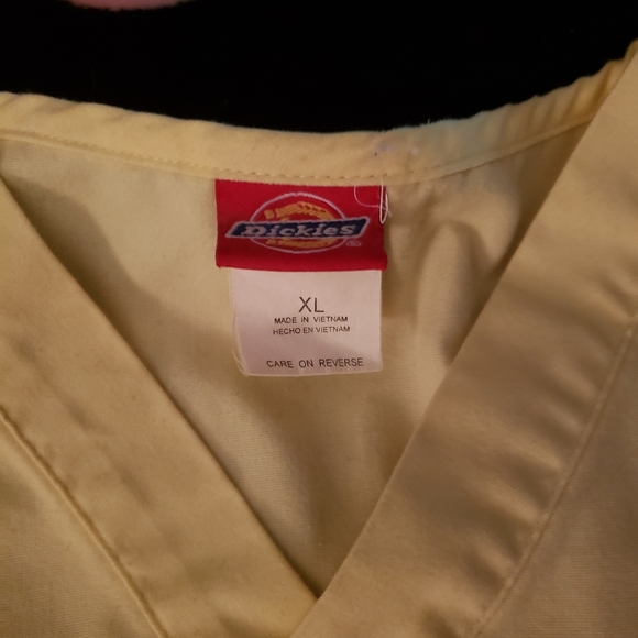 Dickies Scrub top with flared bottoms - Picture 2 of 5